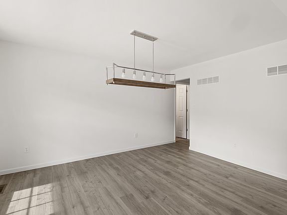 5th image of 134 Prairie Wind Dr
