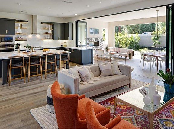 Pictures are representative of the model.