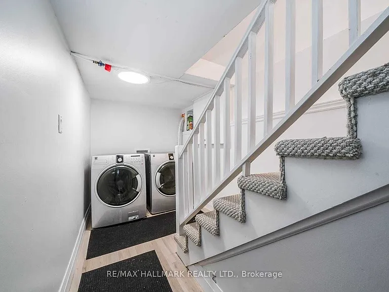 24 Barrington Ave — Photo 10