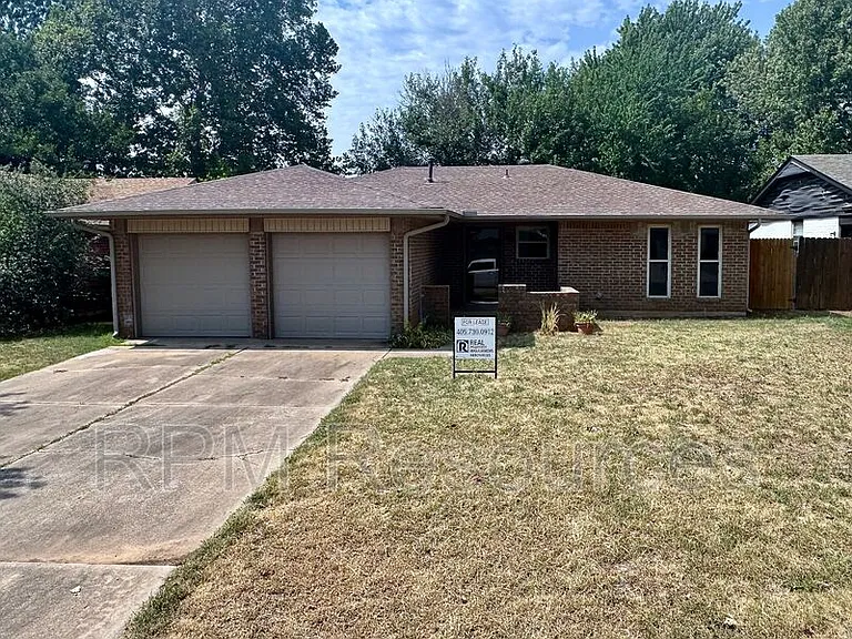 405 Meadow Lake Dr — Photo 1