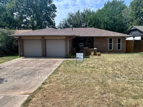 405 Meadow Lake Dr, Edmond, OK 73003