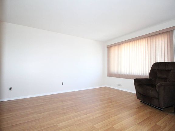 4th image of 108 Park St