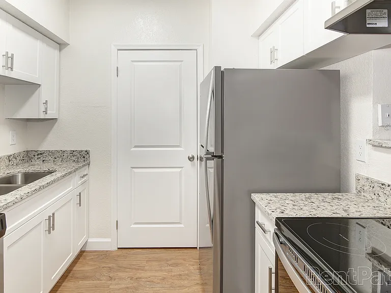 Waterford Point Apartments — Photo 18