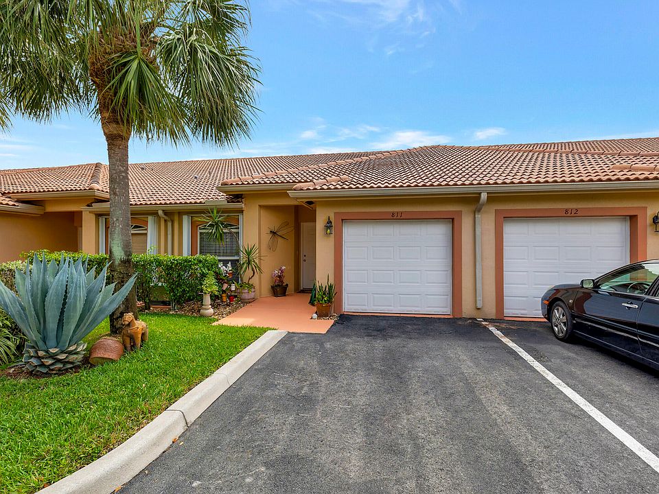 1st image of 4720 Lucerne Lakes Boulevard #811