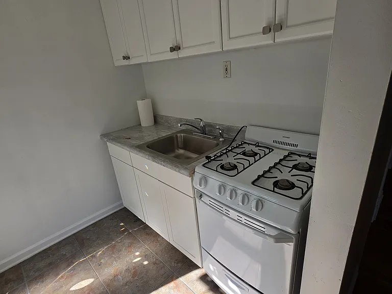 390 Richmond Ave #2 — Photo 4