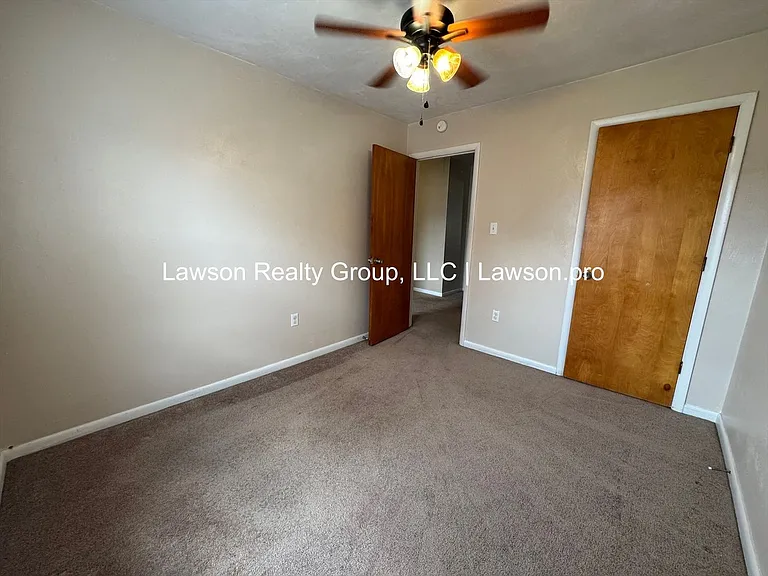 107 Oxford Sq — Photo 21