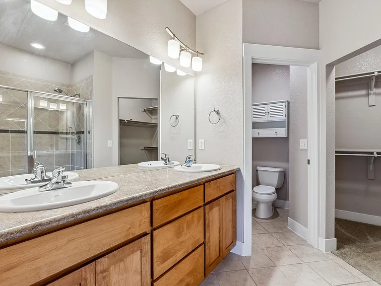 1038 Village Cir — Photo 10