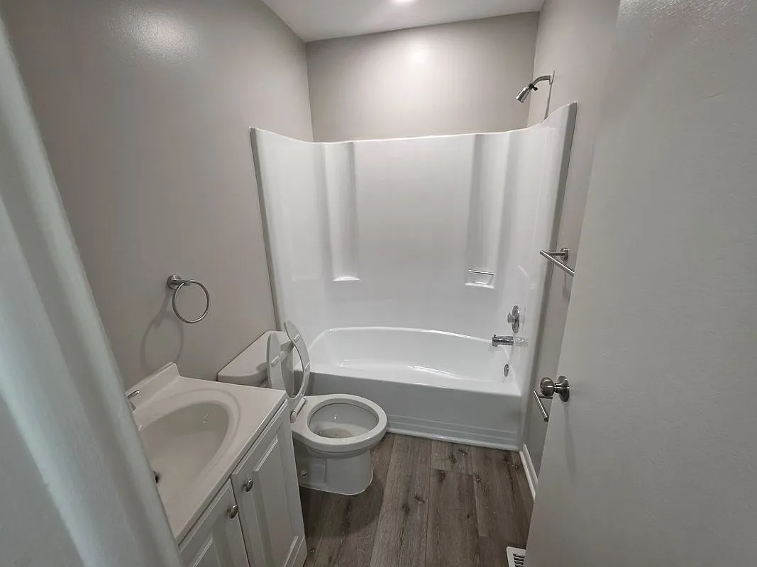 1 bed, 1.0 bath, 1110 sqft, $1,200 — Photo 4