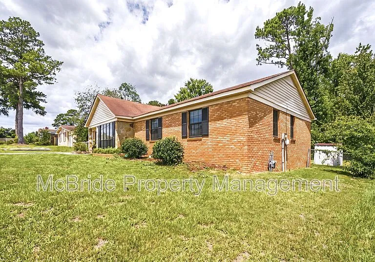 4409 Roxbury Dr — Photo 3