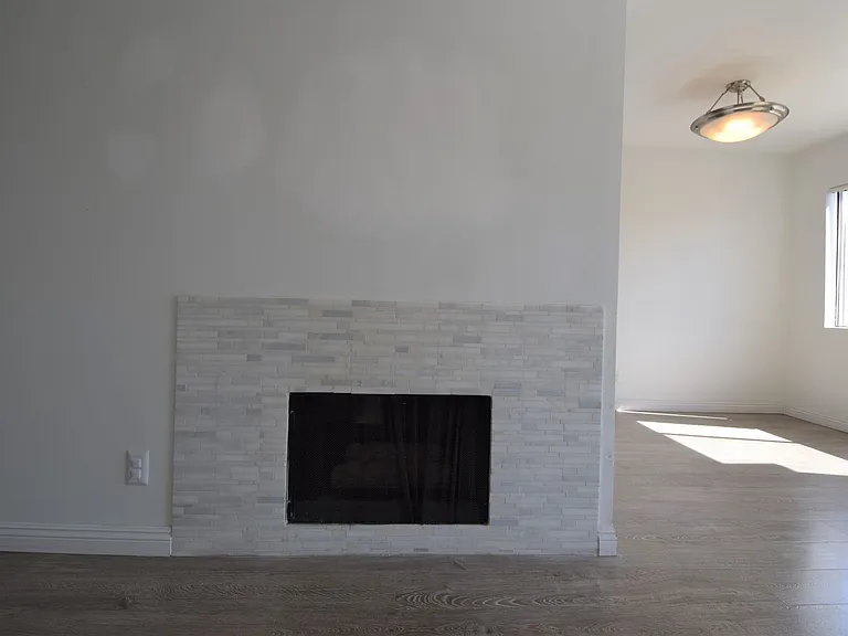 15128-44 Burbank Blvd — Photo 17