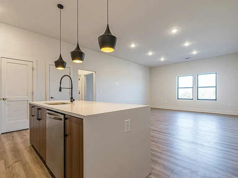 112 Rogers St NE #601 — Photo 7