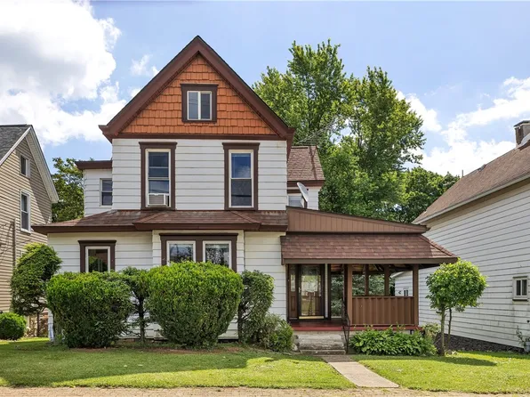 54 1st St, Irwin, PA 15642