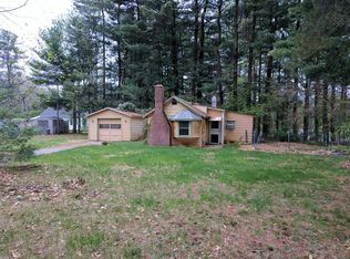 4 Hillcrest Dr, Wilbraham, MA 01095