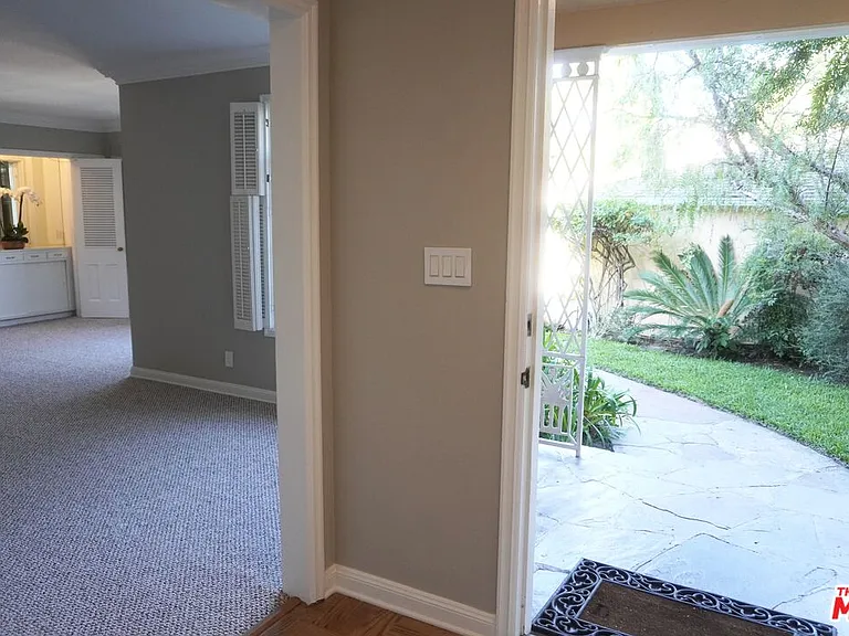 951 Masselin Ave — Photo 32