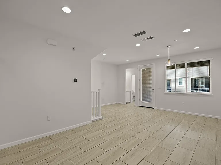 862 White Moonstone Loop — Photo 8