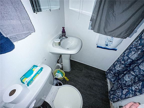 5th image of 40 Galusha St