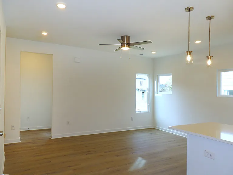 112 N Guthrie Ave #A — Photo 7