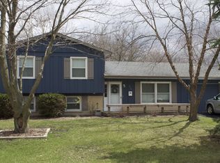 370 Glen Farm Ln, Lake Zurich, IL 60047