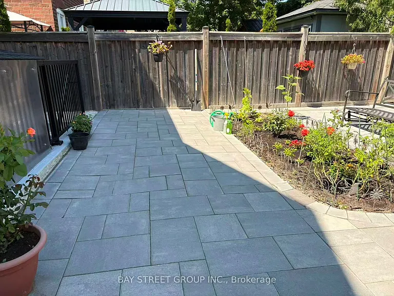 32 Herefordshire Cres — Photo 13