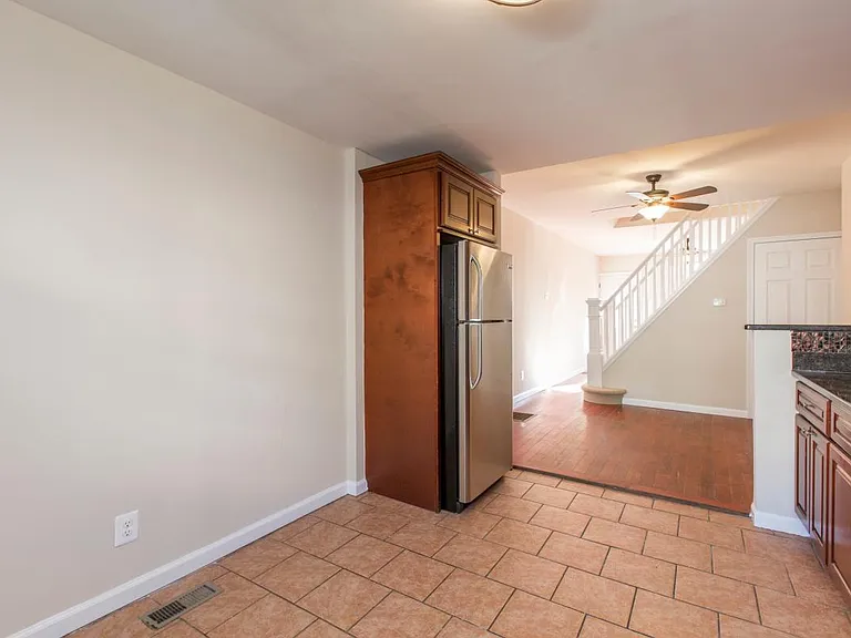2826 Mercer St — Photo 10