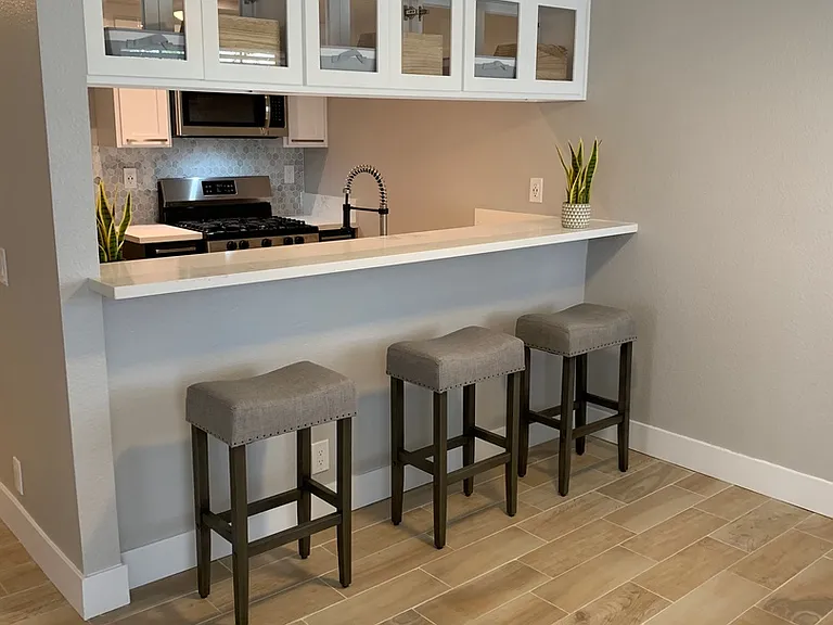 642 W. Maple Ave. Apts. — Photo 5