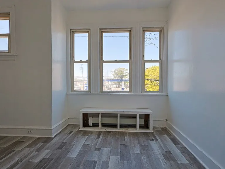 3636 Winchester Ave — Photo 4