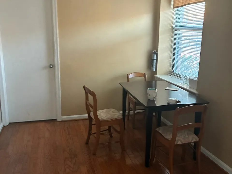 1438 Meridian Pl NW #403