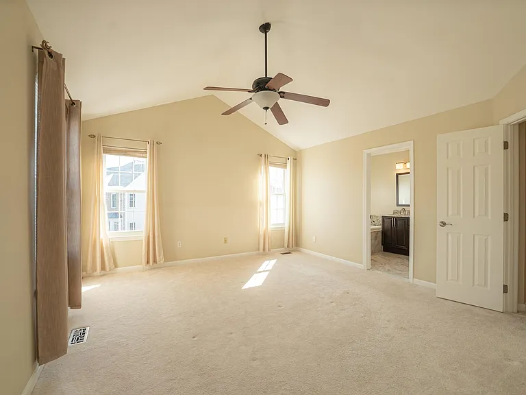 7036 Kings Manor Dr — Photo 20