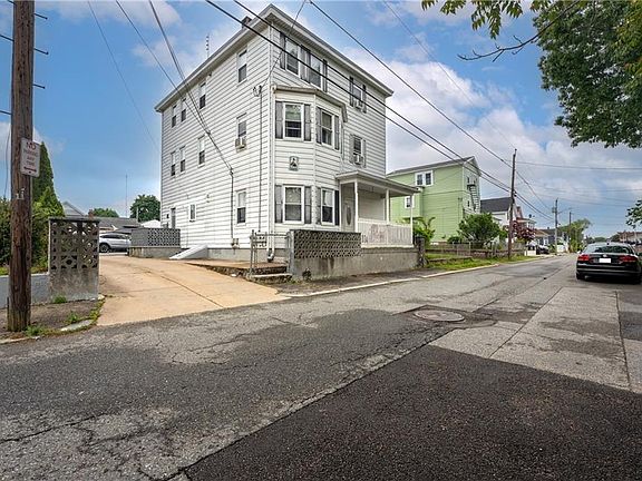 2nd image of 108 Woodward Ave