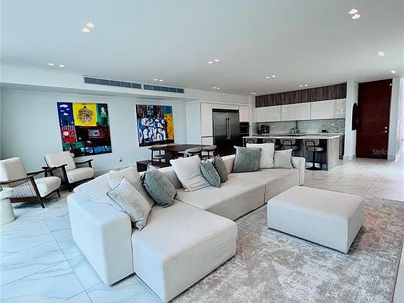 3rd image of 115 Riviera