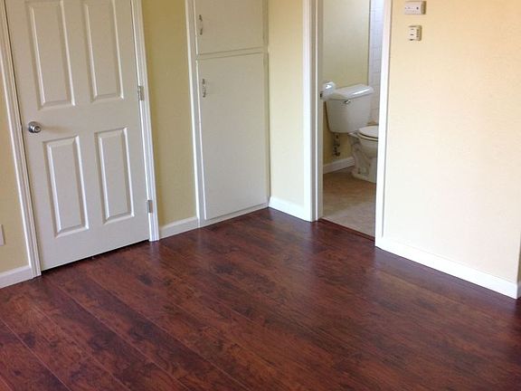3rd image of 836 26th St APT 08