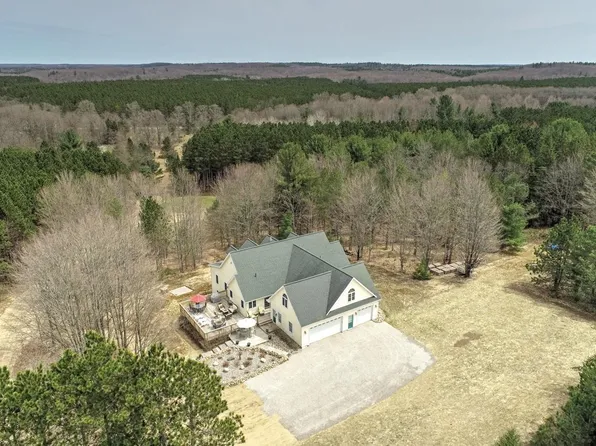 3855 Pulver Woods Dr, Williamsburg, MI 49690