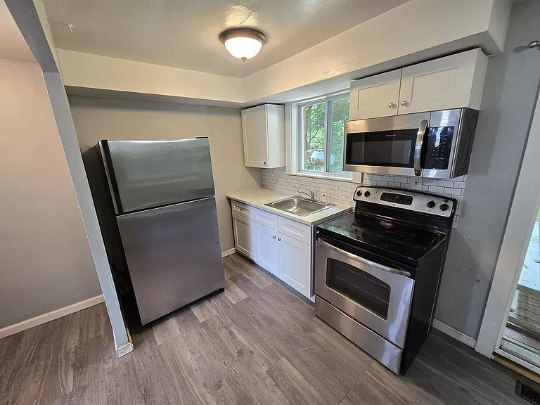 2103 Vantine St — Photo 12
