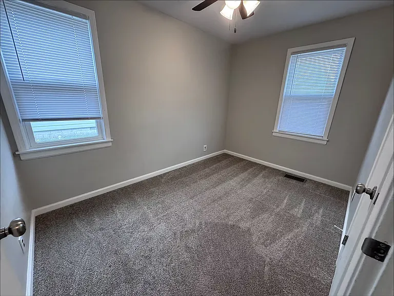 2704 S Macedonia Ave — Photo 19