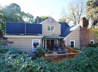 2 Motts Ln, Glenwood Landing, NY 11547
