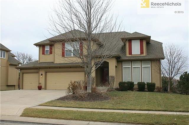 Welcome Home to 5207 Kenton inThe Estates of Highland Ridge