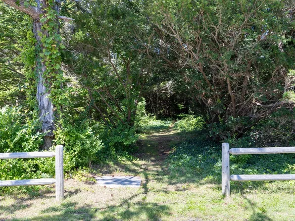 264 Sea View Ave, Osterville, MA 02655