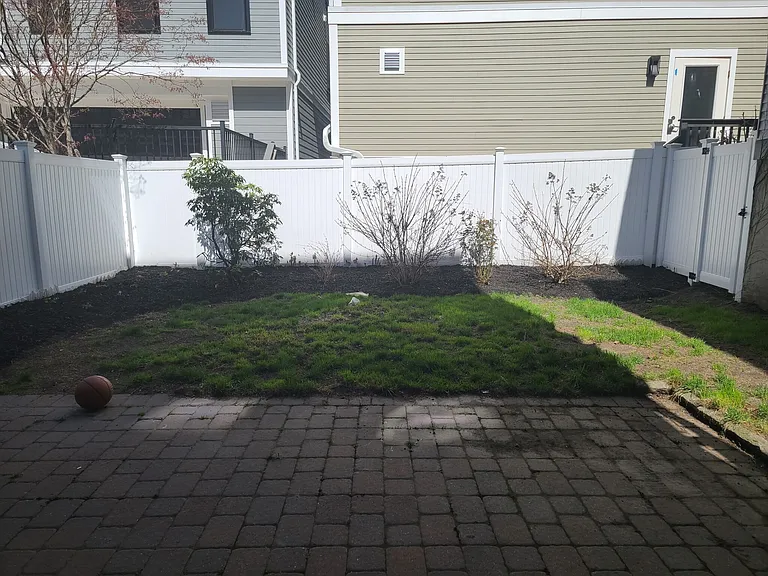 216 W 9th St #1 — Photo 25