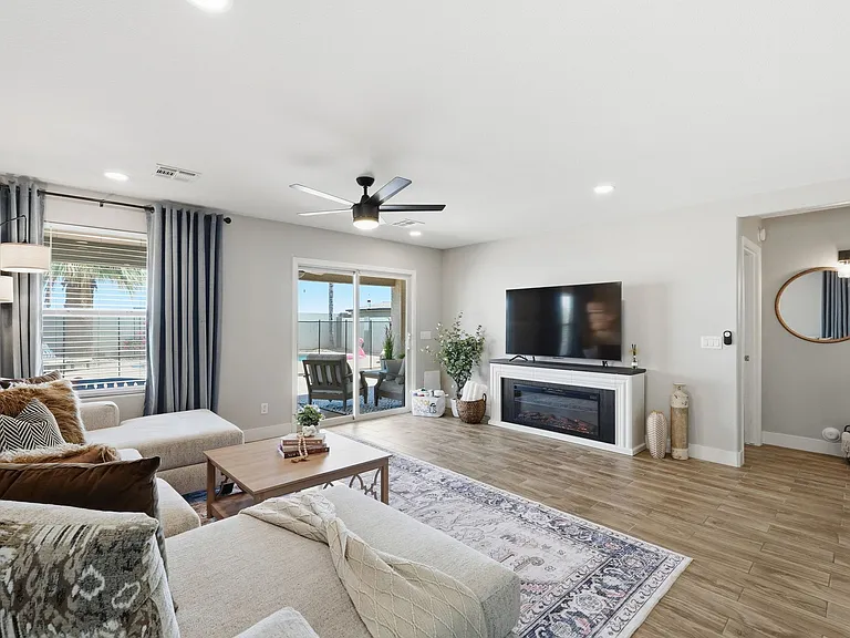 4665 E Longhorn St — Photo 37