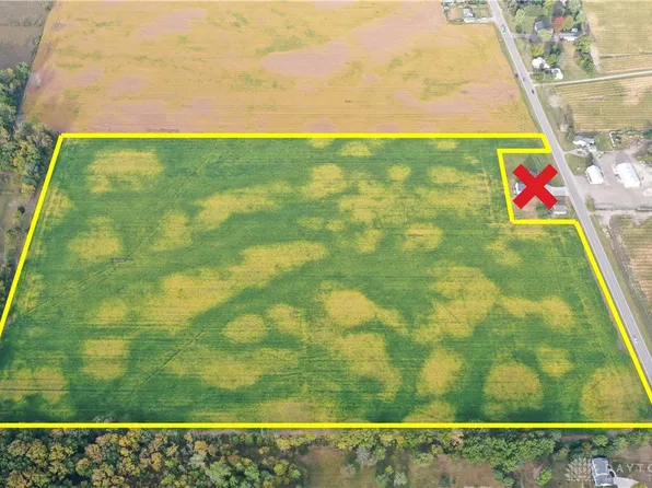 8402 National Rd, Brookville, OH 45309