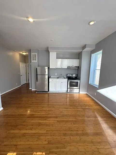 2101 Chelsea Ter — Photo 3