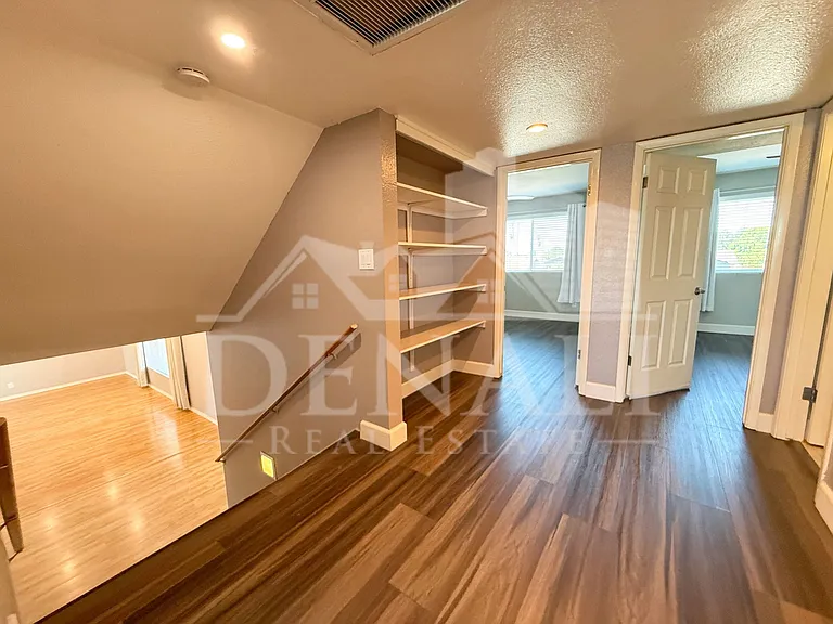 811 E Chilton Dr — Photo 27