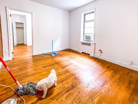 2nd image of 31-11 Crescent St #B3