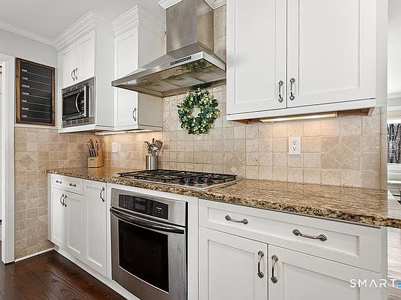 5th image of 43 Blueberry Hill Road