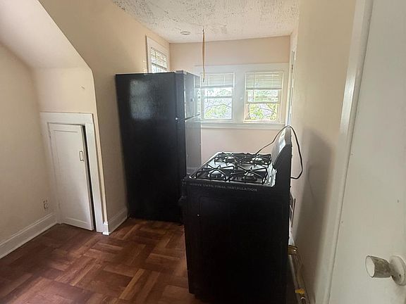 5th image of 5116 Warren Ave