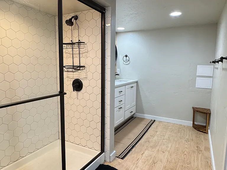 406 N Pacific St — Photo 12