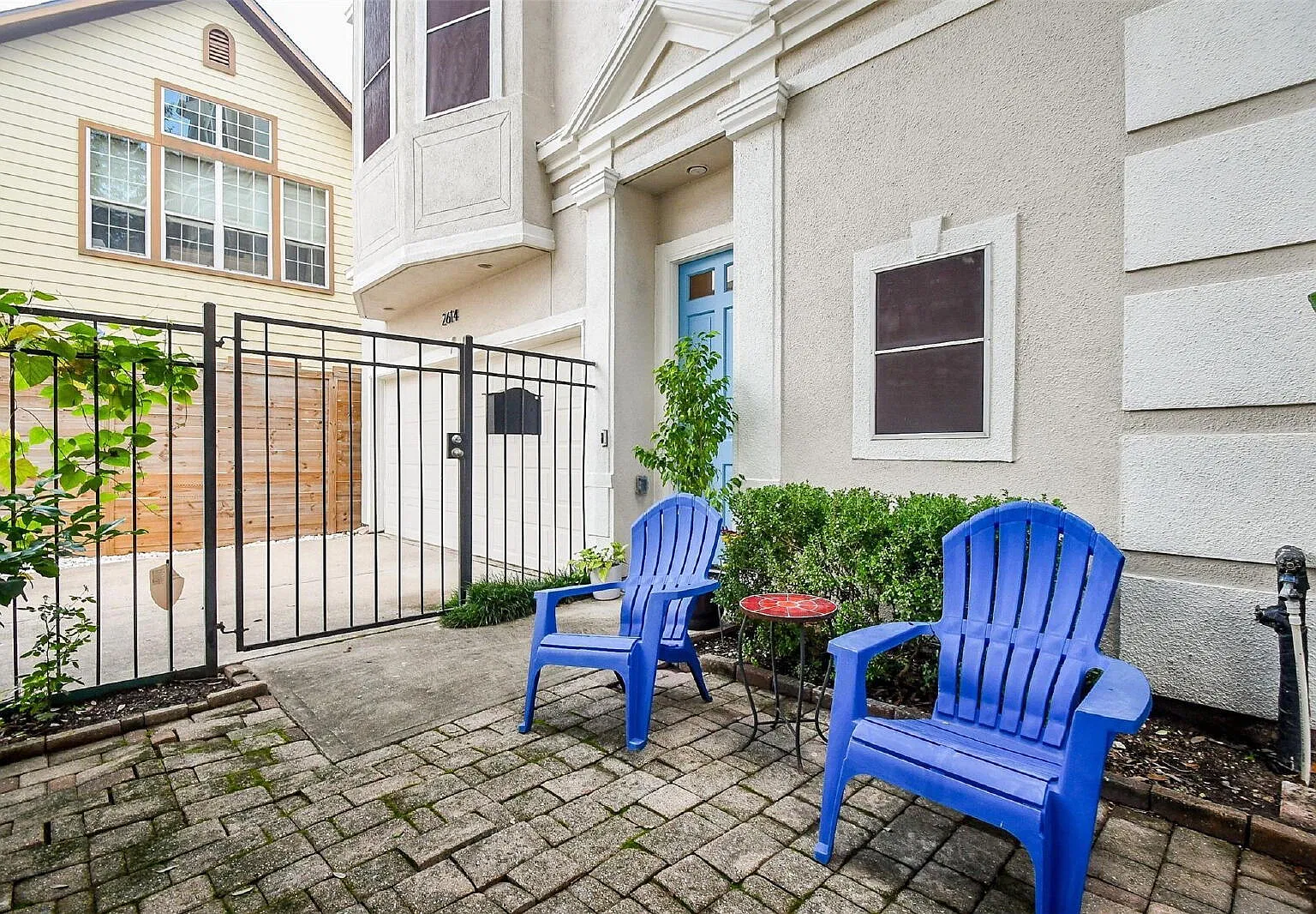 3 bed, 3.5 bath, 2062 sqft, $3,000 — Photo 3