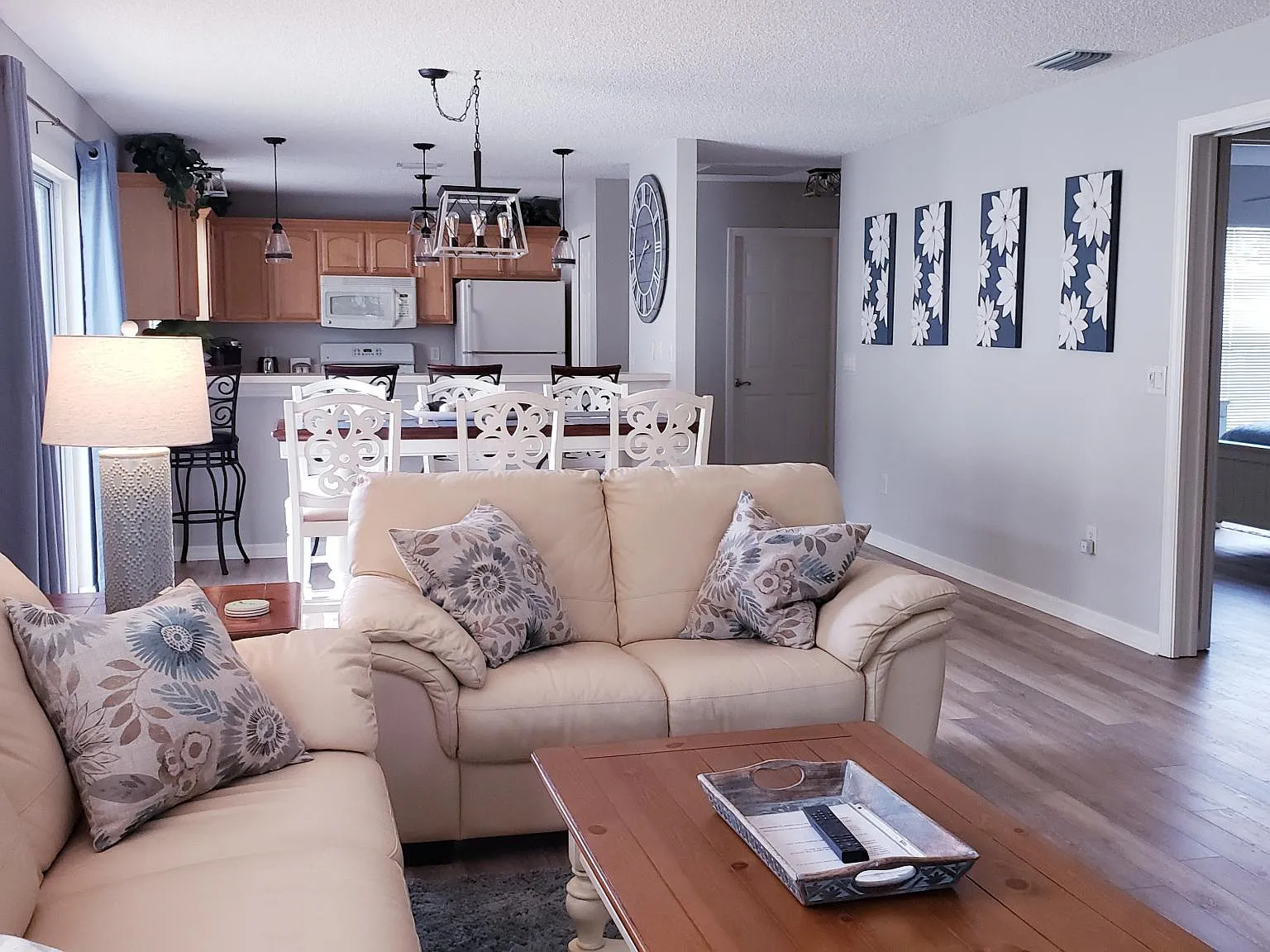 2 bed, 1157 sqft, $2,936 — Photo 2