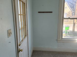 901 1/2 W Chestnut St, Coshocton, OH 43812
