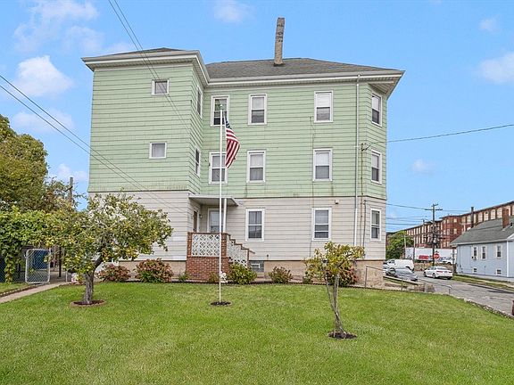 2nd image of 121 Hope St